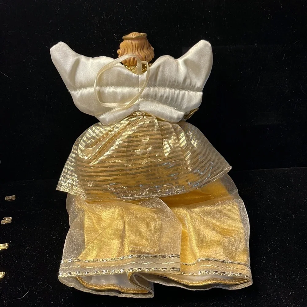 Avon Vintage (1997) “Elegant Christmas Sachet” in original package